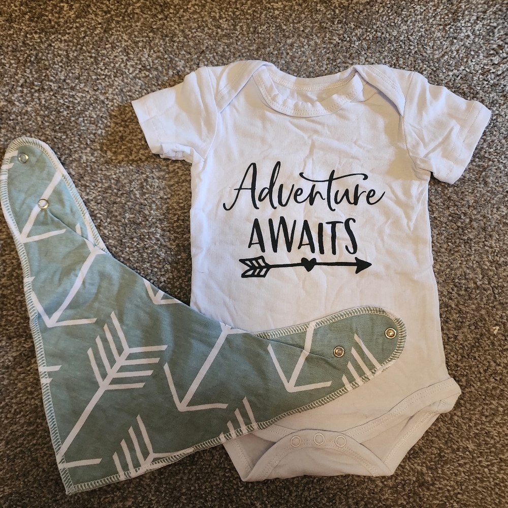 New born outfit and snap bib